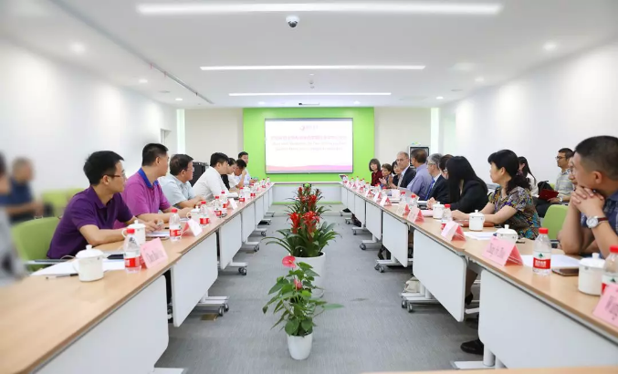 美國醫(yī)療專家走進西安國際醫(yī)學中心，開展國際醫(yī)療合作