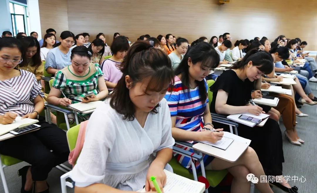 西安國際醫(yī)學(xué)中心舉辦為期兩天的科主任、護士長培訓(xùn)