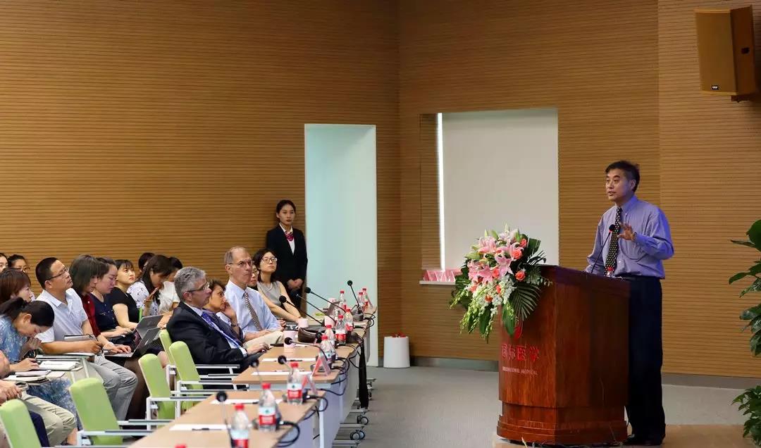 美國(guó)醫(yī)療專家走進(jìn)西安國(guó)際醫(yī)學(xué)中心，開展國(guó)際醫(yī)療合作