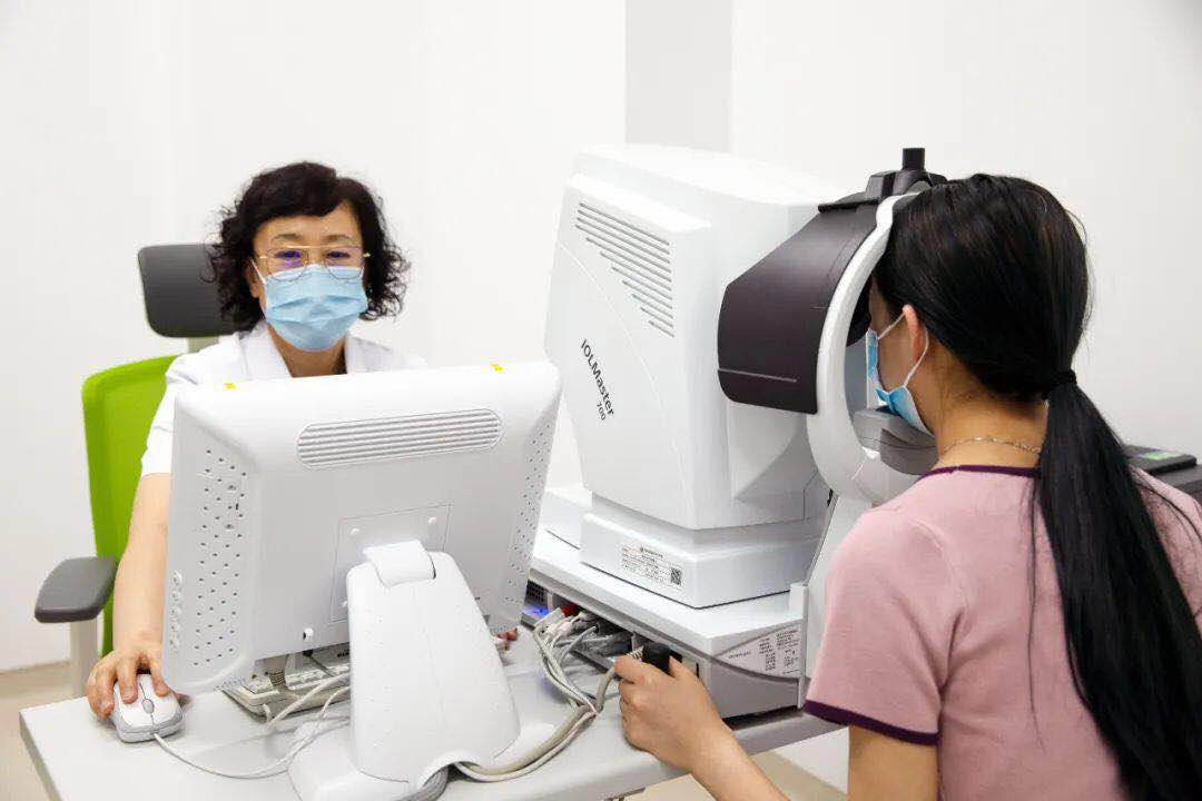 眼睛干澀、看不清字？ 快來這里檢查