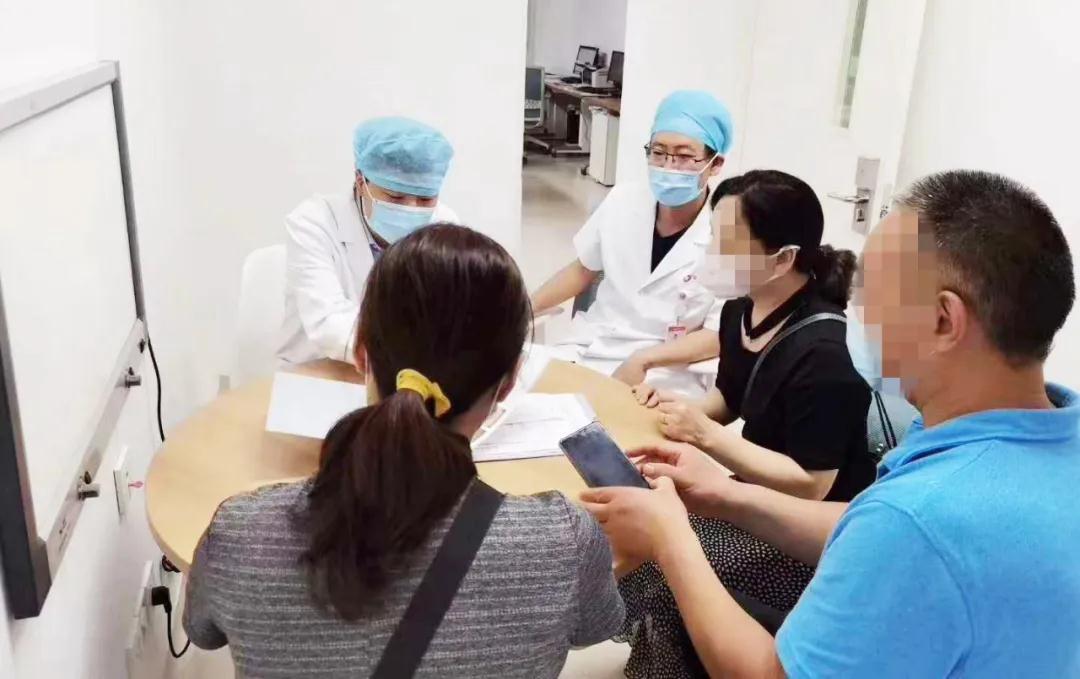 險(xiǎn)！桃核卡在氣道上  這個(gè)急救方法你得掌握