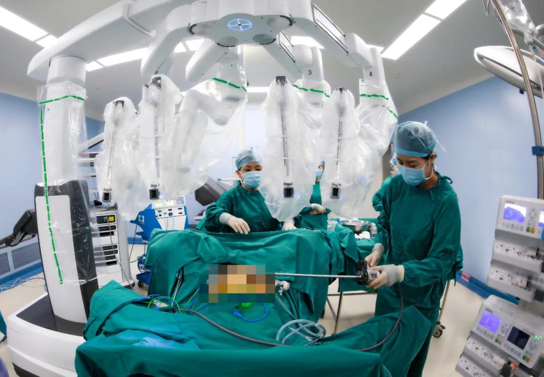 健康時(shí)報(bào)—第四代達(dá)芬奇手術(shù)機(jī)器人“現(xiàn)身”西安國際醫(yī)學(xué)中心醫(yī)院 順利完成“首秀”