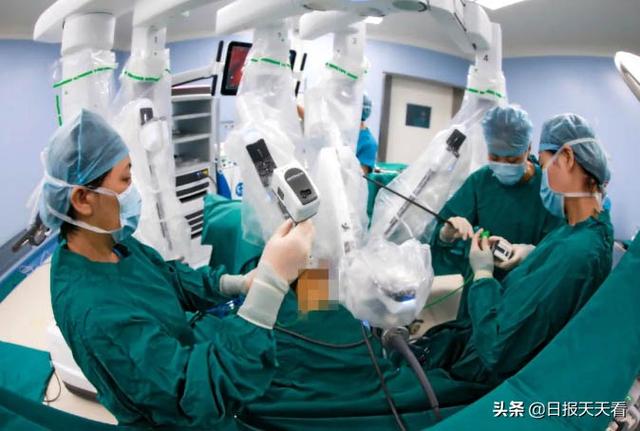 西安日報(bào)——新一代達(dá)芬奇手術(shù)機(jī)器人，輔助婦科微創(chuàng)手術(shù)獲成功