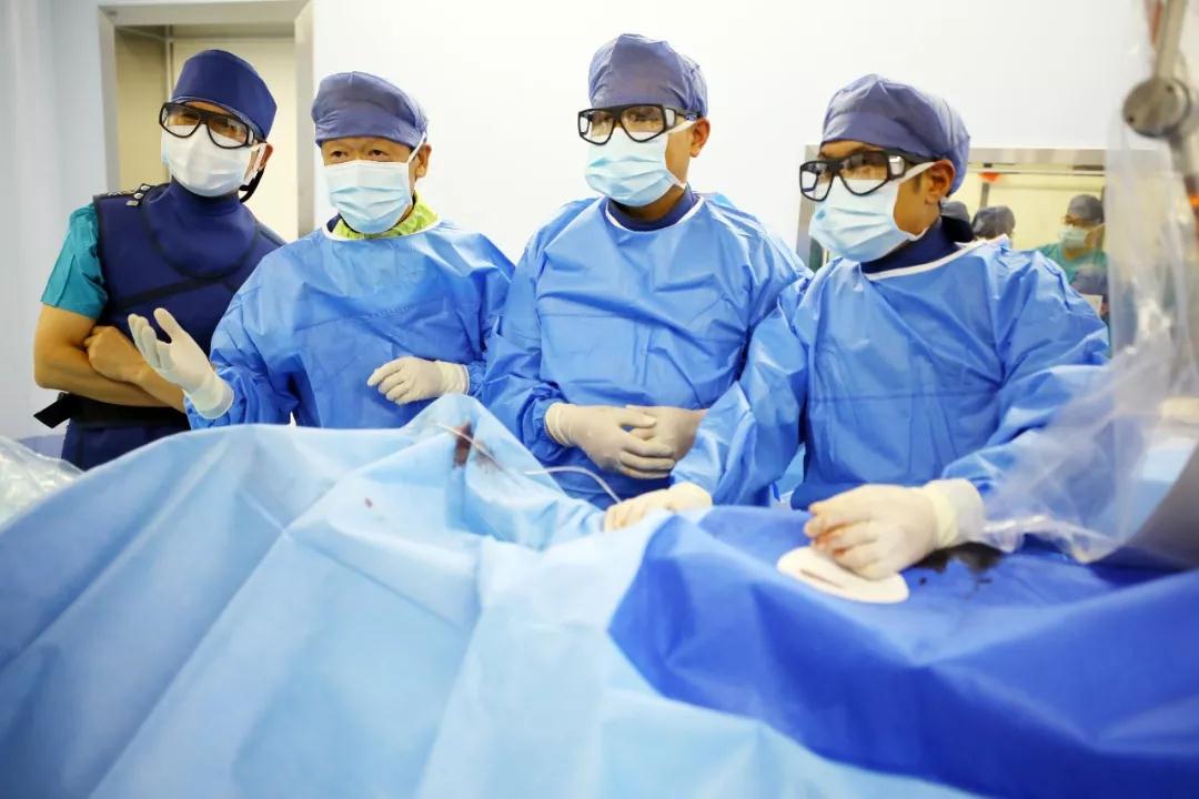 健康時(shí)報(bào)—專訪|我不是醫(yī)神，我只是個(gè)有愛心的醫(yī)生！