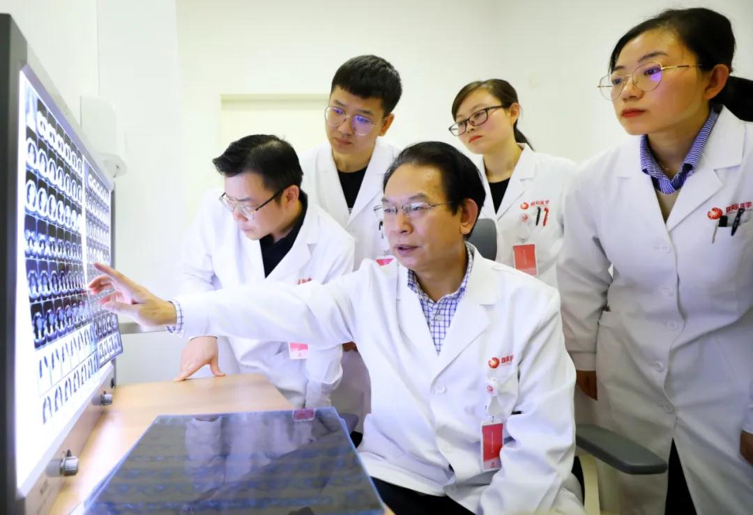 二三里醫(yī)療—南克?。鹤尰颊哂凶饑?yán)的生活