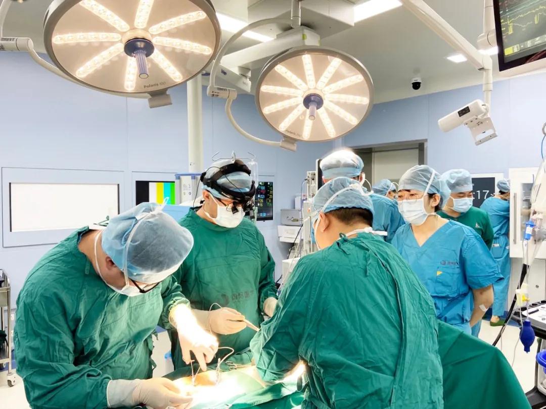 媽媽別害怕，我一直在您身邊——心臟外科又一臺達芬奇機器人二尖瓣置換術順利完成