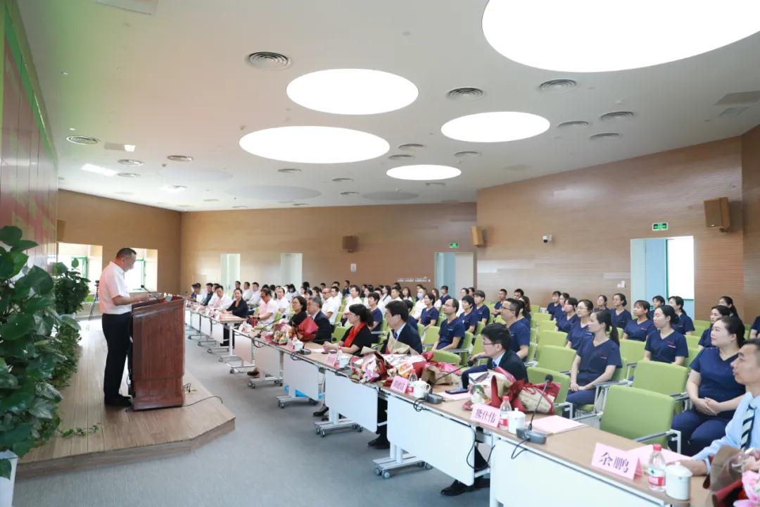 陽光網(wǎng)—昔日并肩戰(zhàn) ，今日敘佳緣 隨州市中心醫(yī)院到國際醫(yī)學(xué)中心醫(yī)院參觀交流