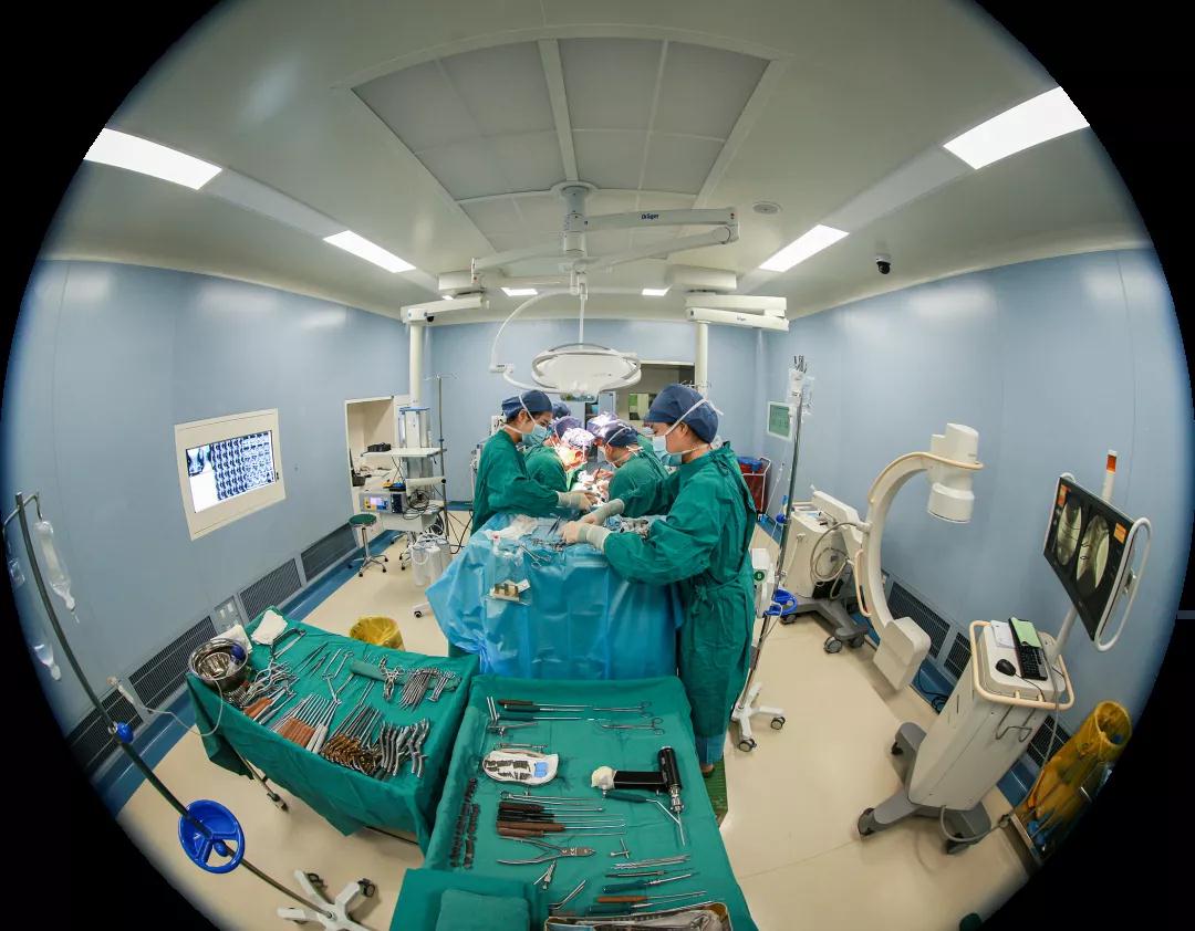 原點新聞—世界首例！3D打印可動人工頸椎-椎間盤復合體植入術(shù)