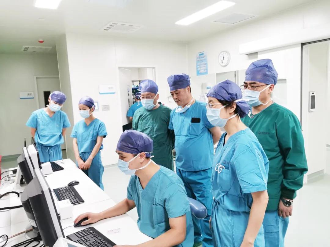 我院完成全國首例術(shù)中磁共振輔助下的“乳腺癌精準保乳手術(shù)”