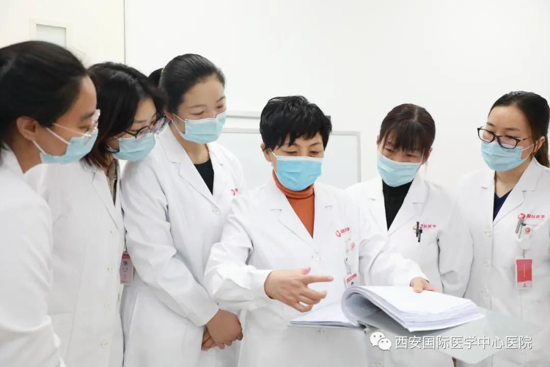 81歲老人腹大如球，一個半小時后……