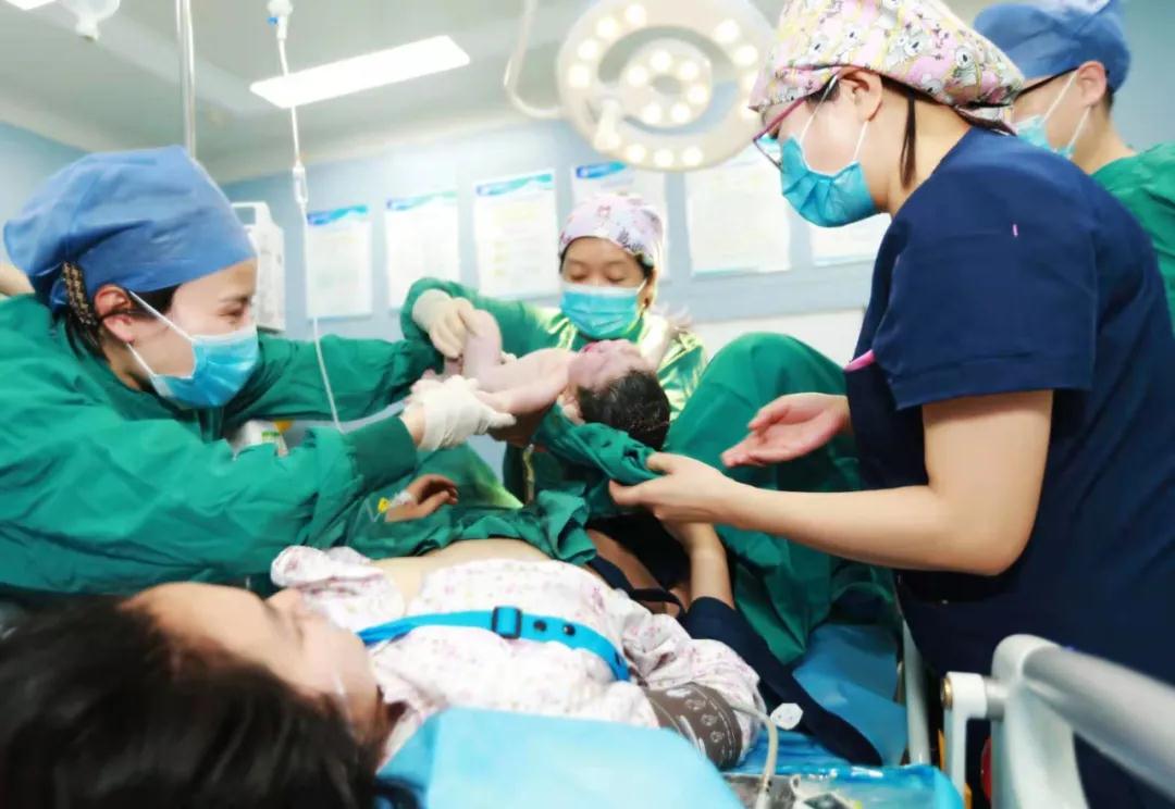 華商云健康—迎新春，西安國際醫(yī)學中心醫(yī)院第一個“金牛寶寶”來啦！