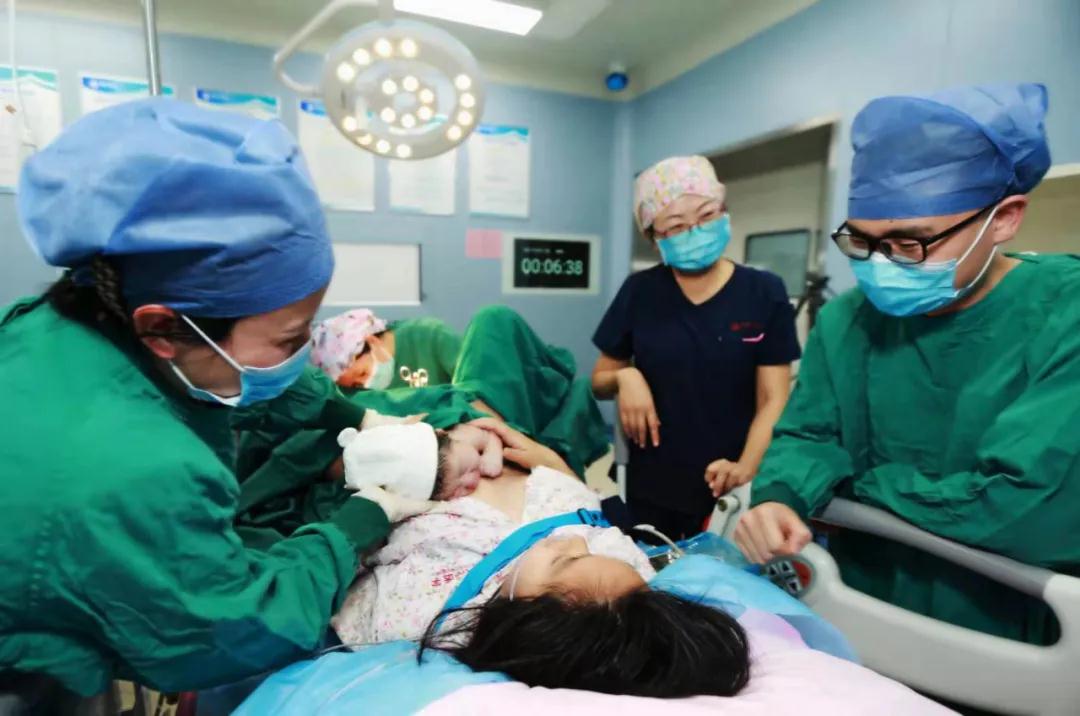 陽光網(wǎng)—迎新春，西安國際醫(yī)學中心醫(yī)院第一個“金牛寶寶”來啦！