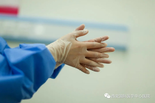 49秒！她的手，已接種了13230人