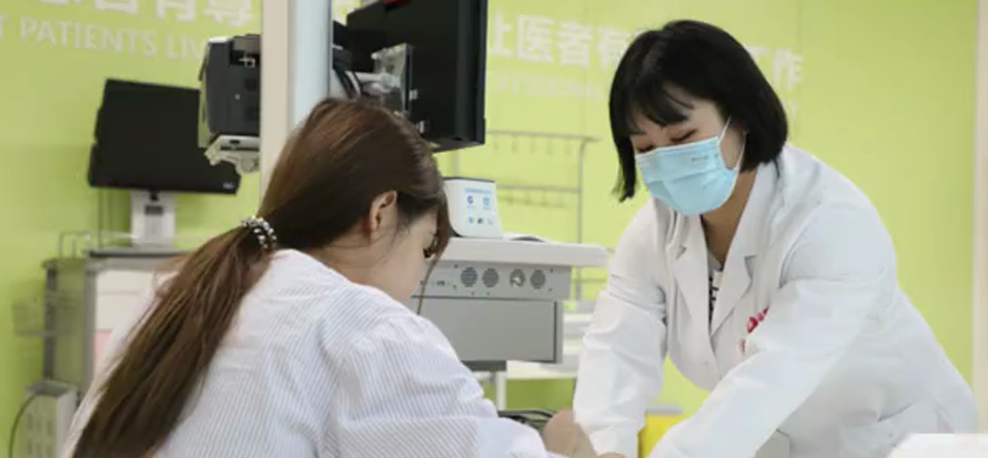 出院手續(xù)床前辦理，“移動結(jié)算車”便民又惠民！