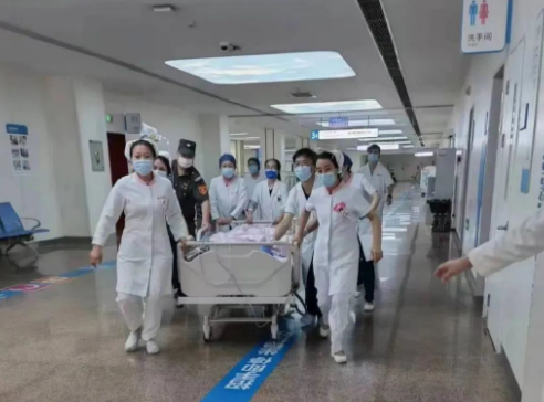 “999”急救集結(jié)號(hào)響起！他們與時(shí)間賽跑......