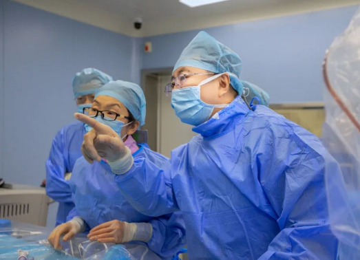 67歲的他輾轉(zhuǎn)大半個(gè)中國(guó)，就為打通“心門(mén)”