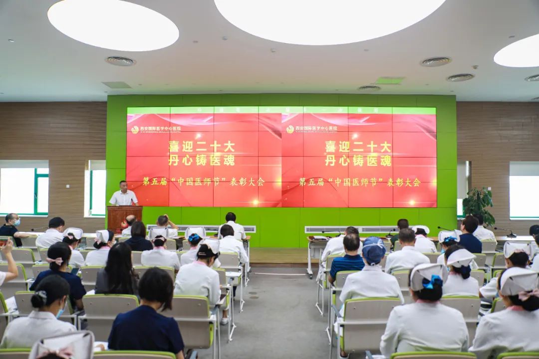 慶祝醫(yī)師節(jié)，致敬最美的你們！