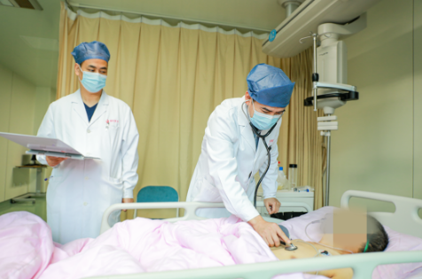 險！心臟驟停3分鐘 三科室上演教科書式急救接力