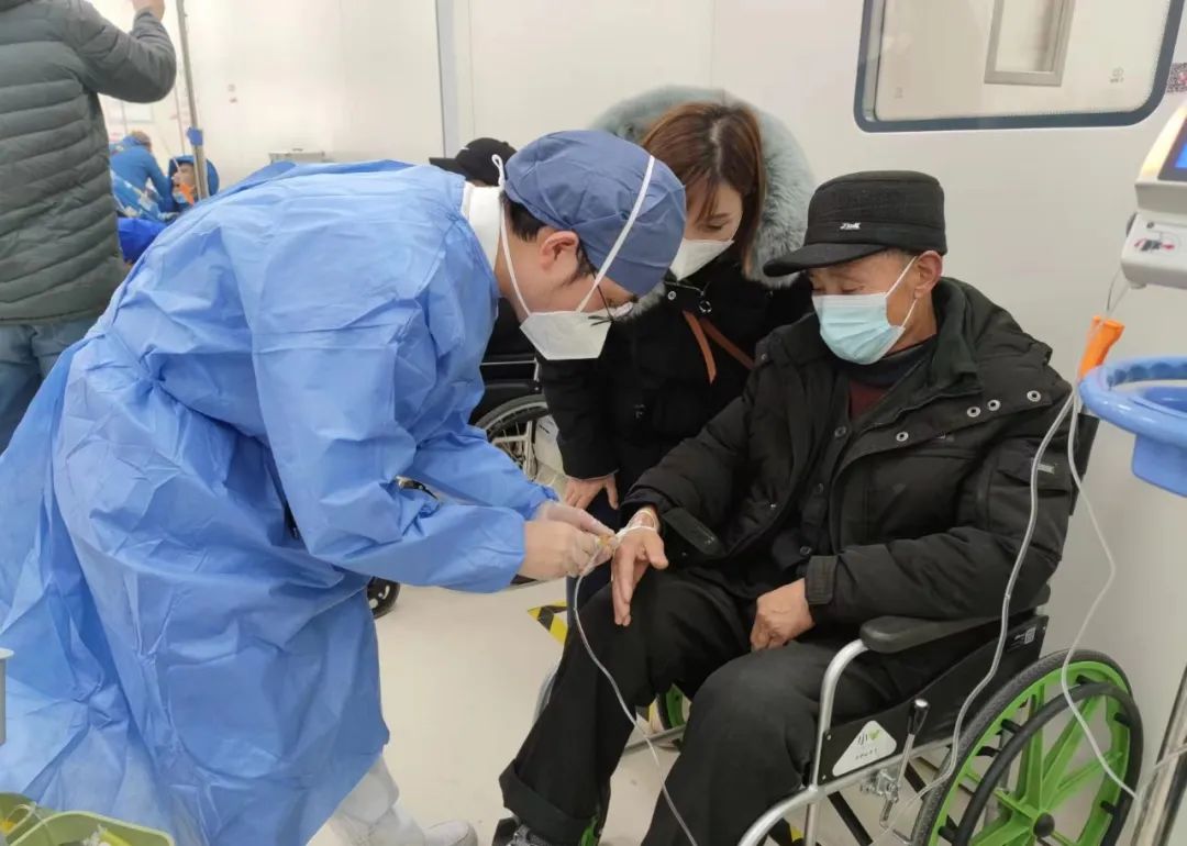 向光而行，致敬元旦堅(jiān)守“醫(yī)”線的你們！