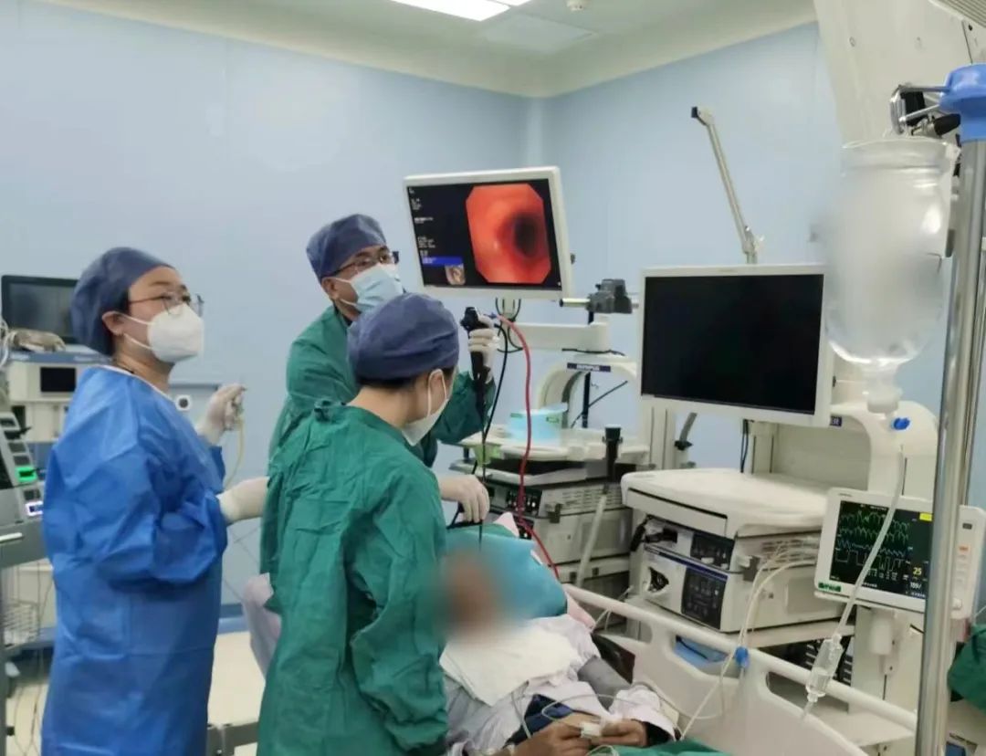 年過(guò)七旬的他，氣管被堵90%！危急時(shí)刻......