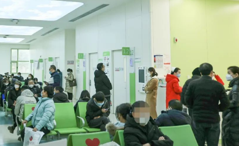 節(jié)后首個(gè)工作日|不停歇，他們?nèi)κ刈o(hù)患者健康！