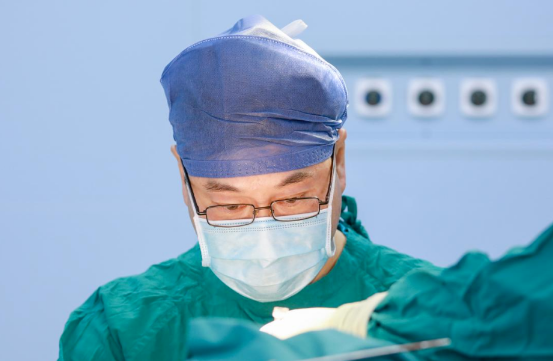 7歲遭遇油罐爆炸！單親媽媽“浴火重生”擺脫“異類”標簽