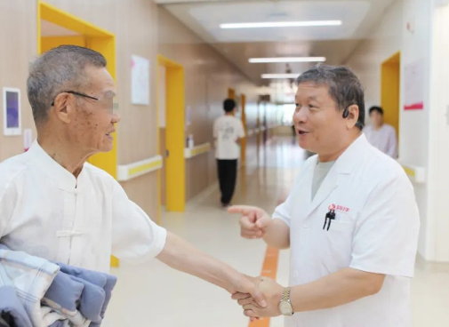 大醫(yī)之道 | 賈宗良：穿上白大褂，患者永遠(yuǎn)都是第一位