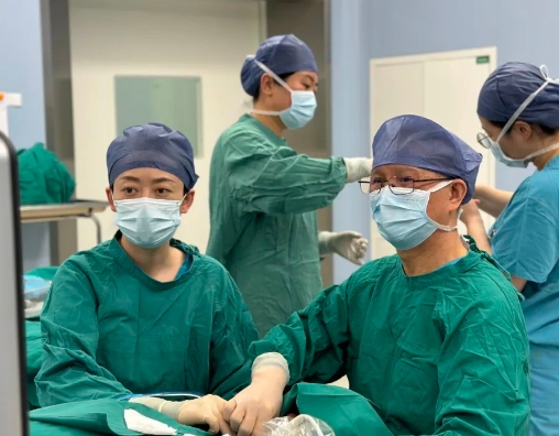 3800公里求醫(yī)路，她終于在這里“針”到病除