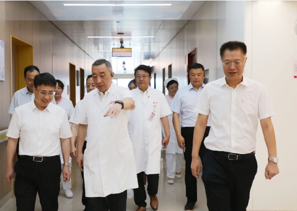 醫(yī)師節(jié)快樂！西北大學(xué)校長孫慶偉一行來院慰問