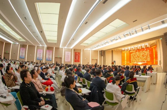 接續(xù)奮斗啟新篇！這場總結(jié)表彰大會奮進感滿滿