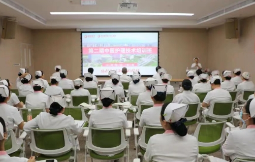 辨證、貼敷、耳穴……解鎖中醫(yī)護(hù)理“新技能”