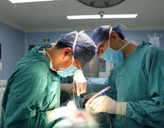 腰痛腿麻，是癌轉(zhuǎn)移？專家一查：竟是比轉(zhuǎn)移更罕見的“元兇”